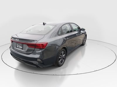 2024 Kia Forte - Photo 7