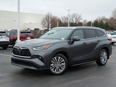 2025 Toyota Highlander - Photo 2