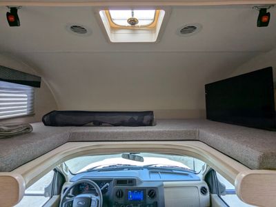 2025 Thor Motor Coach Four Winds — photo 21 view