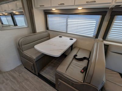 2025 Thor Motor Coach Four Winds — photo 19 view