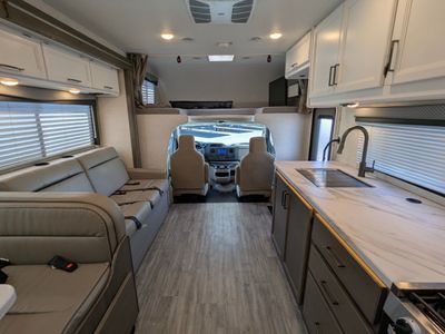 2025 Thor Motor Coach Four Winds — photo 7 view