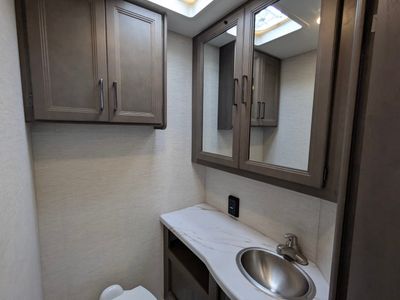 2025 Thor Motor Coach Four Winds — photo 9 view