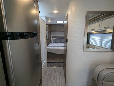 2025 Thor Motor Coach Four Winds — photo 10 view