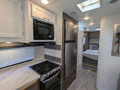 2025 Thor Motor Coach Four Winds — photo 16 view