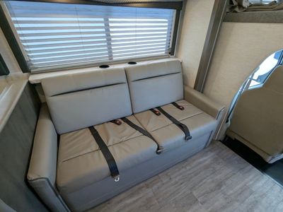 2025 Thor Motor Coach Four Winds — photo 8 view