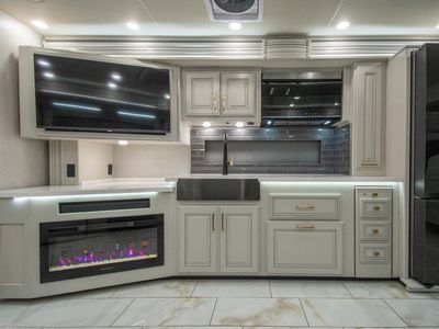 2026 Fleetwood Discovery LXE - Photo 14