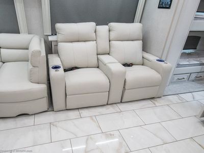 2026 Fleetwood Discovery LXE - Photo 11