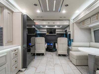 2026 Fleetwood Discovery LXE - Photo 4