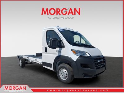2023 Ram ProMaster 3500 Cutaway Low Roof in White — front three-quarter view