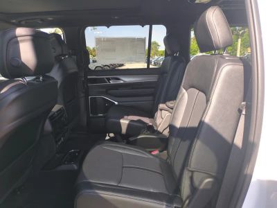 2026 Jeep Grand Wagoneer — photo 15 view