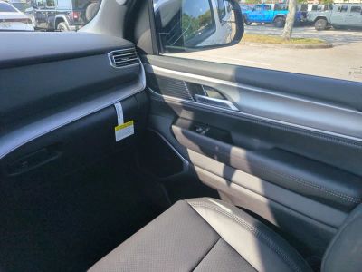 2026 Jeep Grand Wagoneer — photo 18 view