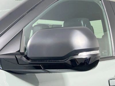 2025 Toyota Tundra — photo 10 view
