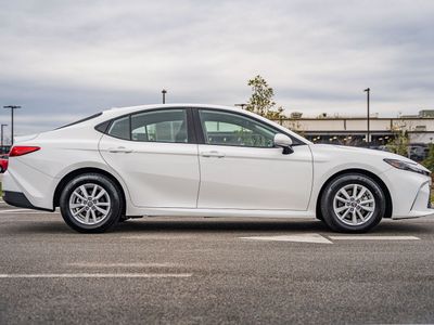 2025 Toyota Camry - Photo 7