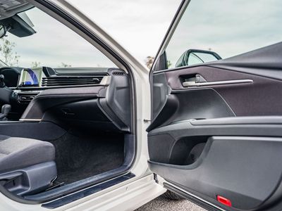 2025 Toyota Camry - Photo 11