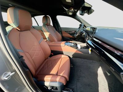 2027 BMW 5 Series — photo 23 view
