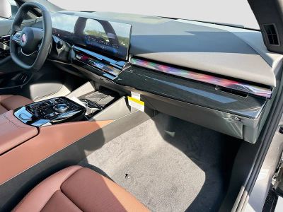 2027 BMW 5 Series — photo 24 view