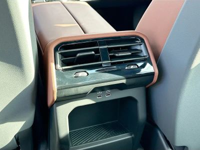2027 BMW 5 Series — photo 20 view
