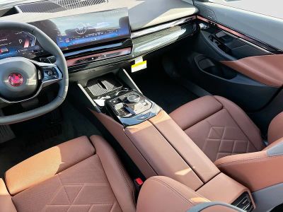 2027 BMW 5 Series — photo 18 view