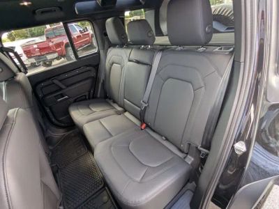 2026 Land Rover Defender 110 — photo 11 view