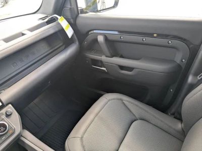 2026 Land Rover Defender 110 — photo 15 view