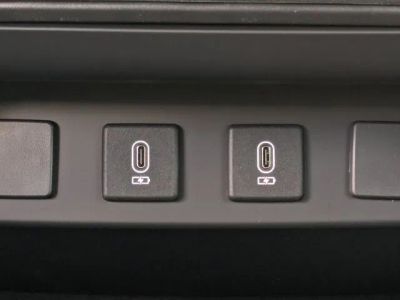 2026 Land Rover Defender 110 — photo 12 view