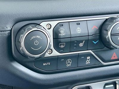 2026 Jeep Gladiator — photo 18 view