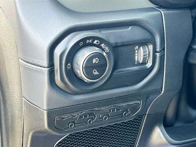 2026 Jeep Gladiator — photo 10 view