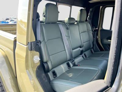 2026 Jeep Gladiator — photo 24 view