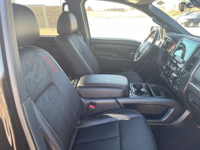 2023 Nissan Titan — photo 12 view