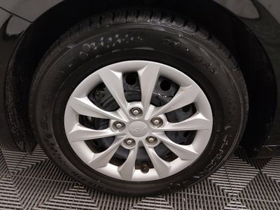 2024 Kia Forte - Photo 10