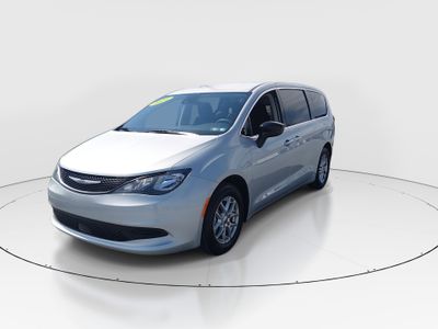 2024 Chrysler Voyager - Photo 3