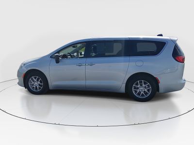 2024 Chrysler Voyager - Photo 4