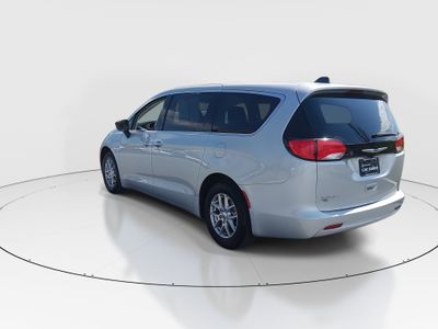 2024 Chrysler Voyager - Photo 5