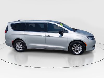 2024 Chrysler Voyager - Photo 8