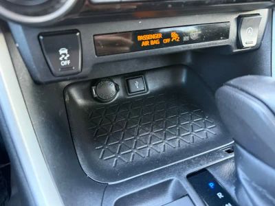 2020 Toyota RAV4 - Photo 24