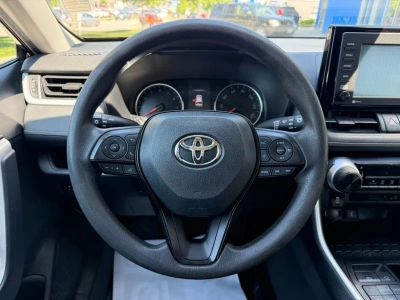 2020 Toyota RAV4 - Photo 18