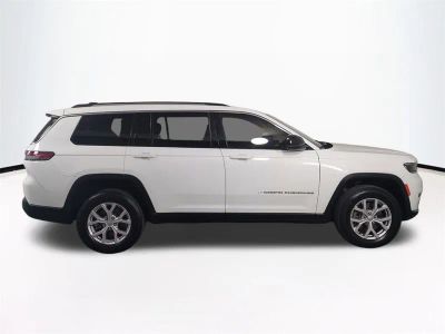 2022 Jeep Grand Cherokee L — interior view