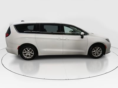 2022 Chrysler Voyager - Photo 8