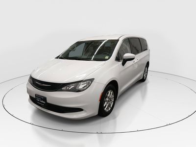 2022 Chrysler Voyager - Photo 3