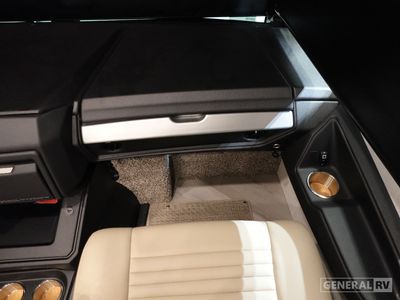 2026 Fleetwood Bounder - Photo 10