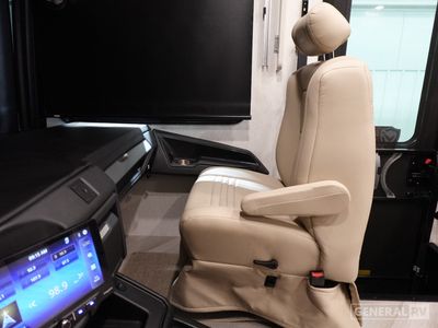 2026 Fleetwood Bounder - Photo 11
