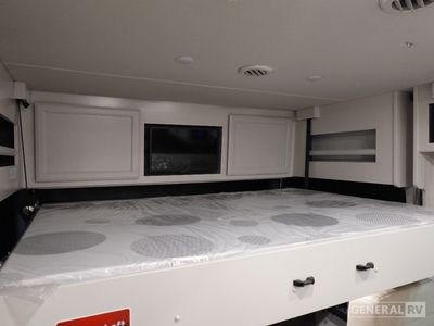 2026 Fleetwood Bounder - Photo 13