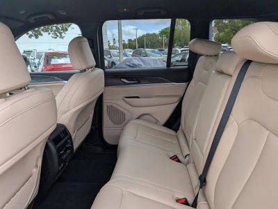 2025 Jeep Grand Cherokee — photo 16 view