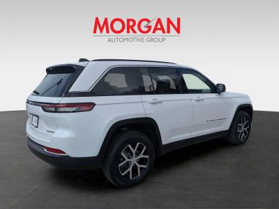 2025 Jeep Grand Cherokee — interior view