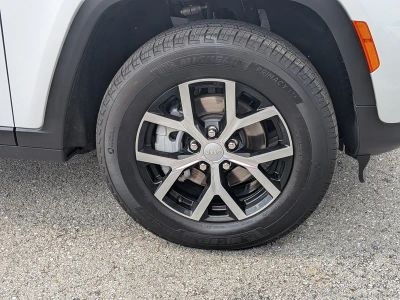 2025 Jeep Grand Cherokee — photo 11 view