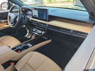 2023 Lincoln Corsair — photo 11 view