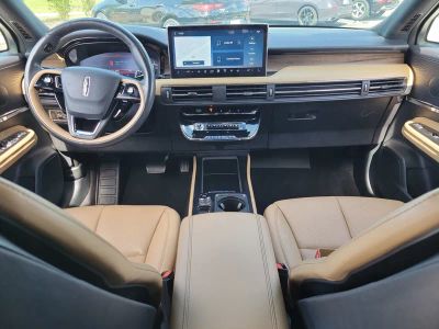 2023 Lincoln Corsair — photo 12 view