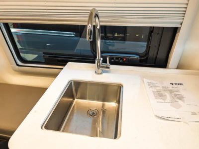 2027 Thor Motor Coach SANCTUARY — photo 9 view