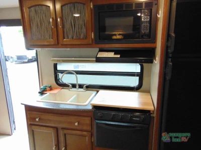 2018 Coachmen RV Freedom Express AS IS — photo 14 view