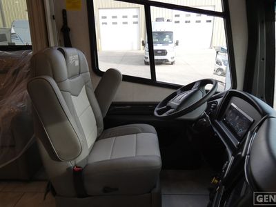 2026 Fleetwood Discovery LXE - Photo 8